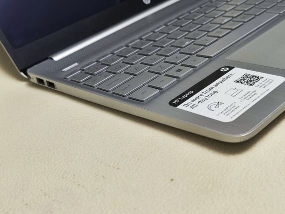 Ультрабук HP 15-DY2046NR / 15.6" (1366x768) TN Touch / Intel Core i3-1115G4 (2 (4) ядра по 3.0 - 4.1 GHz) / 8 GB DDR4 / 256 GB SSD / Intel UHD Graphics / WebCam б/у | Зображення 2