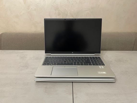 Ультрабук HP EliteBook 850 G7 / 15.6" (1920x1080) IPS / Intel Core i7-10610U (4 (8) ядра по 1.8 - 4.9 GHz) / 16 GB DDR4 / 512 GB SSD M.2 / Intel UHD Graphics / WebCam б/у | Зображення 2