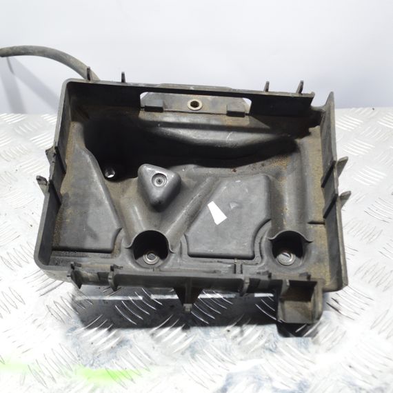 Полиця акумулятора Skoda Fabia II 2007-2014 Корпус підставка АКБ Шкода Фабія 2 6Q0915331 | Зображення 1