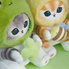 Іграшка м'яка 45см Котик у зеленій шапочці