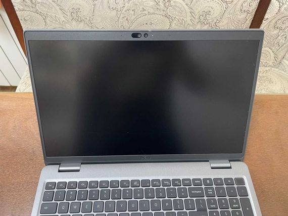 Ультрабук Dell Latitude 5540 / 15.6" (1920x1080) IPS / Intel Core i5-1350P (12 (16) ядер по 3.5 - 4.7 GHz) / 16 GB DDR4 / 256 GB SSD / Intel Iris Xe Graphics / WebCam б/у | Зображення 3