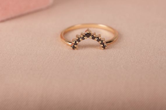 Кольцо  из желтого золота с черными фианитами | Зображення 5