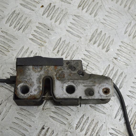 Замок капота Volkswagen Passat B7 Alltrack Замок капота Фольксваген Пассат б7 3C1823187