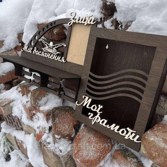 Медальница с фоторамкой и полкой для кубков Деревянный держатель для медалей Органайзер для дипломов, грамот | Зображення 7