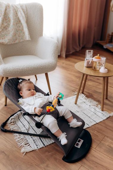 Дитячий шезлонг (крісло-гойдалка)  для новонароджених дуга з іграшками в подарунок Сірий | Зображення 8