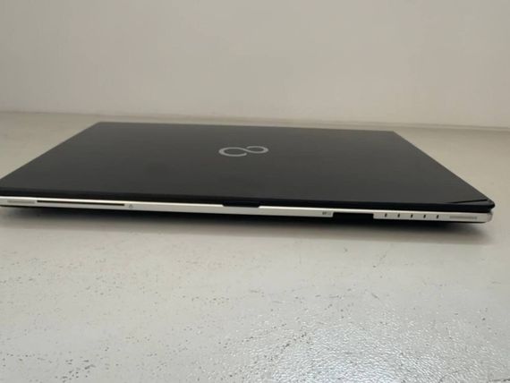 Ультрабук Б-класс Fujitsu LifeBook S935 / 13.3" (1920x1080) IPS / Intel Core i7-5600U (2 (4) ядра 2.6 - 3.2 GHz) / 8 GB DDR3 / 256 GB SSD / Intel HD Graphics 5500 / WebCam / VGA б/у | Зображення 5