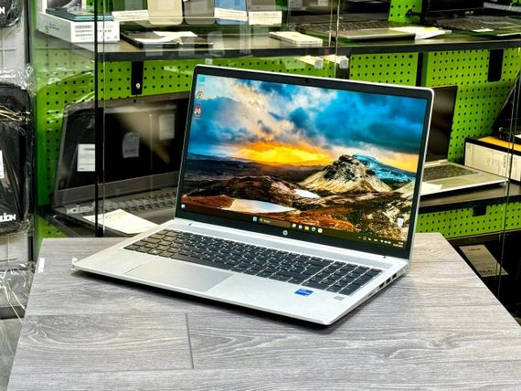Ультрабук HP ProBook 450 G8 / 15.6" (1366x768) TN / Intel Core i7-1165G7 (4 (8) ядра по 1.2 - 4.7 GHz) / 16 GB DDR4 / 256 GB SSD M.2 / Intel Iris Xe Graphics / WebCam / Win 11 Pro б/у | Зображення 3
