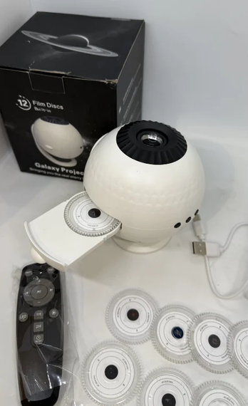 Проектор звездного неба Galaxy Projector 12 слайдов / Домашний планетарий 12 галактик + пульт ДУ | Зображення 1