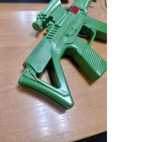 Уценка. Автомат-трещотка "M16" Побит