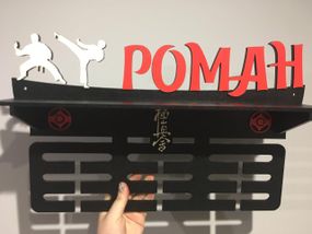 Медальниця карате, тейквондо, айкідо, іменна з поличкою, дерев'яна, тримач для медалей, медальниці