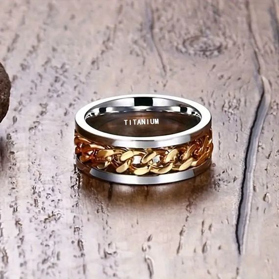Серебристое кольцо из титановой стали с вращающимися золотистыми цепями посередине стильное размер 20.5 | Зображення 9