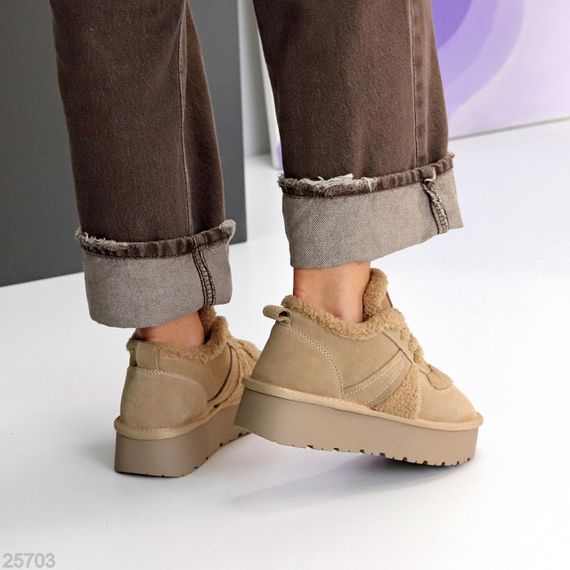 Замшевые Бежевые кроссовки угги с мехом Тедди на утолщенной подошве | Зображення 7
