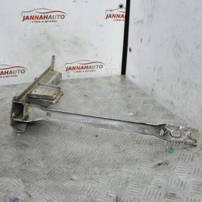 Кронштейн кріплення правої фари косої Volkswagen Transporter T4 1990-2003 Фольксваген т4 7D0422491