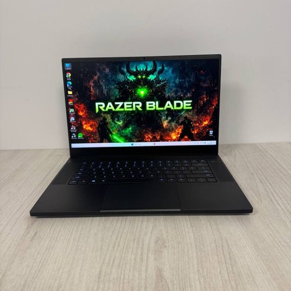 Игровой ноутбук Razer Blade 15 RZ09-0409 / 15.6" (2560x1440) IPS / Intel Core i7-11800H (8 (16) ядер по 2.3 - 4.6 GHz) / 16 GB DDR4 / 1000 GB SSD NVMe / nVidia GeForce RTX 3070, 8 GB GDDR6, 256-bit / WebCam б/у | Зображення 1