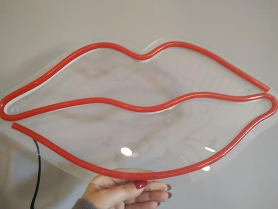 Неоновий світильник Губи 370х195 acr-n000041 | Зображення 1