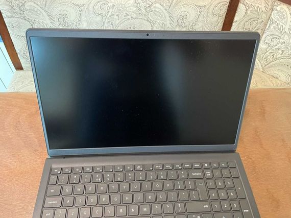 Ультрабук Dell Vostro 3520 / 15.6" (1920x1080) IPS / Intel Core i5-1235U (10 (12) ядер по 3.3 - 4.4 GHz) / 16 GB DDR4 / 512 GB SSD / Intel Iris Xe Graphics / WebCam б/у | Зображення 2
