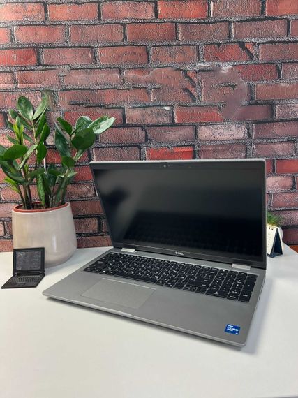 Ультрабук Dell Latitude 5520 / 15.6" (1920x1080) IPS / Intel Core i5-1135G7 (4 (8) ядра по 2.4 - 4.2 GHz) / 8 GB DDR4 / 256 GB SSD / Intel Iris Xe Graphics / WebCam б/у | Зображення 3