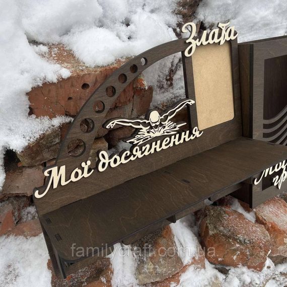 Медальница с фоторамкой и полкой для кубков Деревянный держатель для медалей Органайзер для дипломов, грамот | Зображення 6