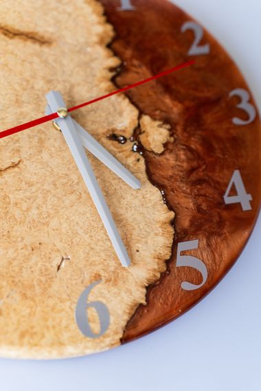 Часы из дерева и эпоксидной смолы ручной работы Песочная волна 30 см | Зображення 2