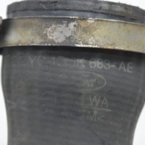 Патрубок інтеркулера від турбіни до радіатора Ford Transit 2000-2006 Шланг трубка інтеркулера Форд YC156K683AE | Зображення 1