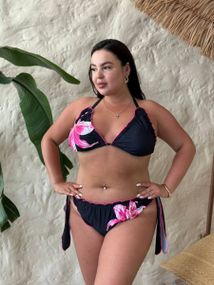 Купальник PLUS SIZE оригінального крою із квітами та яскравими деталями