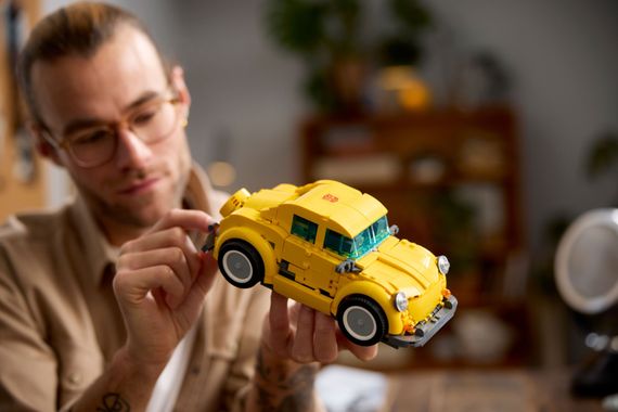 Конструктор LEGO Icons Трансформери. Бамблбі 10338 | Зображення 7