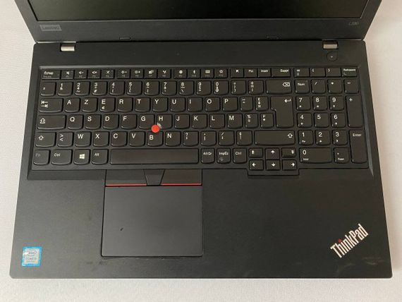 Ноутбук Б-класс Lenovo ThinkPad L580 / 15.6" (1366x768) TN / Intel Core i5-8250U (4 (8) ядра по 1.6 - 3.4 GHz) / 8 GB DDR4 / 500 GB SSD / Intel UHD Grphics 620 / WebCam б/у | Зображення 2
