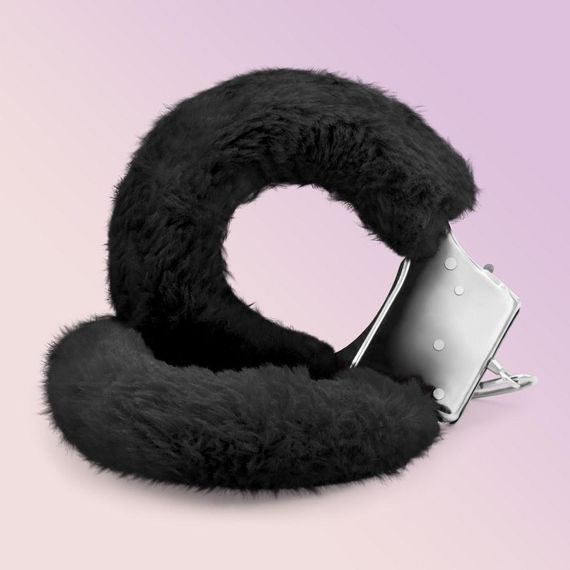 Наручники Love Cuffs Crushious металеві, з чорним хутром Sex Aura | Зображення 1