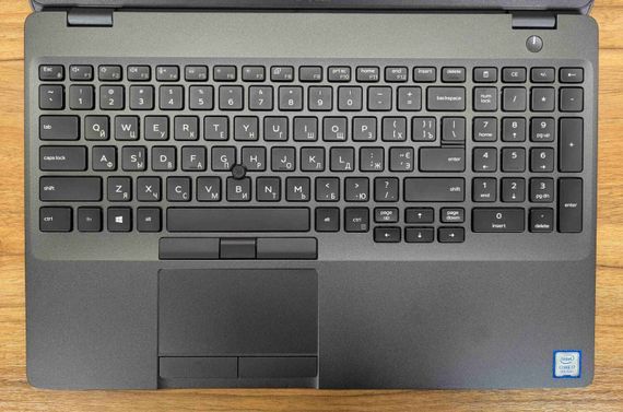 Ультрабук Dell Latitude 5500 / 15.6" (1920x1080) IPS / Intel Core i7-8665U (4 (8) ядра по 1.9 - 4.8 GHz) / 16 GB DDR4 / 512 GB SSD / Intel UHD Graphics / WebCam / HDMI / Windows 10 б/у + Подарок Беспроводная мышь / USB | Зображення 2