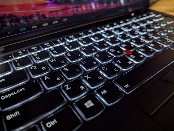Ультрабук Lenovo ThinkPad x1 Carbon 6th / 14" (1920x1080) IPS Touch / Intel Core i7-8650U (4 (8) ядра по 1.9 - 4.2 GHz) / 16 GB DDR4 / 512 GB SSD / Intel UHD Graphics 620 / Fingerprint / WebCam / Windows 10 б/у + Подарок Беспроводная мышь / USB | Зображення 5