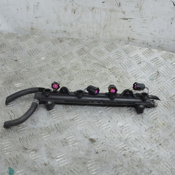 Паливна рейка пластик 1.4 16V Skoda Fabia 2007-2014 Паливна рампа Шкода Фабія 036133319BM | Зображення 1