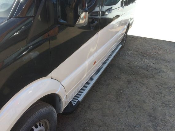 Боковые пороги Line (2 шт, алюминий) Средняя база для Mercedes Sprinter 2006-2018 гг