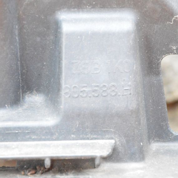 Панель передня Volkswagen Golf V 2003-2009 Передня рама телевізор Фольксваген Гольф 5 1K0805588E | Зображення 4