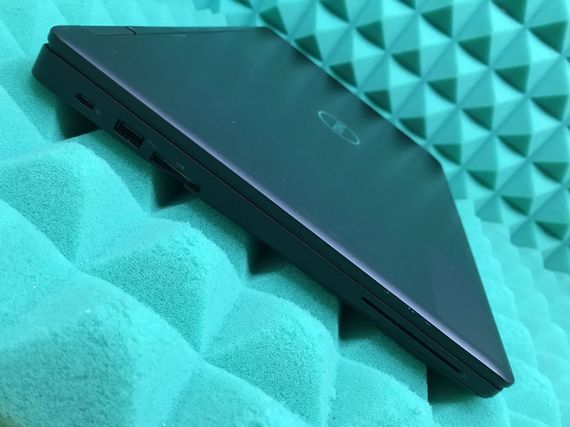 Ультрабук Б-класс Dell Latitude 5590 / 15.6" IPS / Core i7-8650U (4(8) ядра по 1.9-4.2GHz) / 8GB DDR4 / 256GB SSD M.2 / UHD Graphics 620 / USB 3.1 / HDMI / Win 10 б/у | Зображення 5