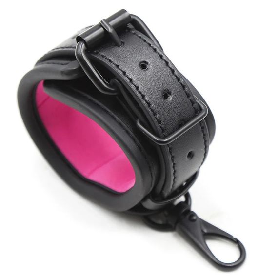 BDSM-наручники из искуственной кожи WeLove с отстегивающимся карабином | Зображення 6