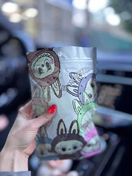 Мягкая фигурка игрушка-сюрприз Labubu Лабубу – брелок 16 см брелок на сумку | Зображення 1