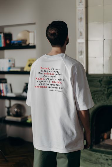 Футболка з мерчем