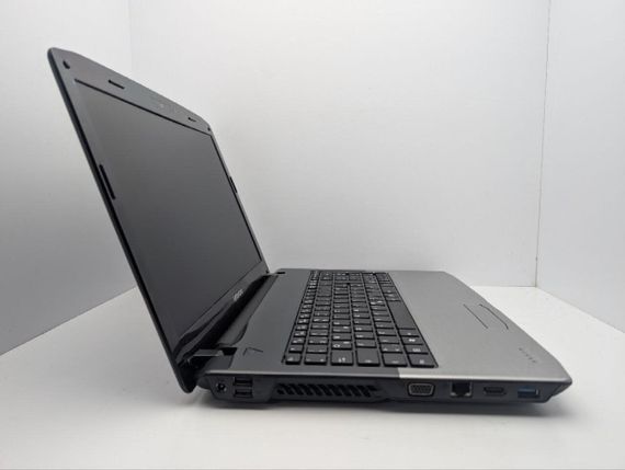 Ноутбук Medion Akoya E6234 / 15.6" (1366x768) TN / Intel Core i3-2310M (2 (4) ядра по 2.1 GHz) / 6 GB DDR3 / 250 GB HDD / Intel HD Graphics 3000 / WebCam / DVD-ROM / АКБ не держит б/у | Зображення 3