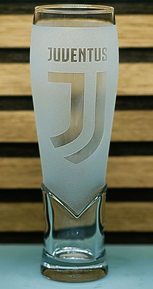 Пивной бокал крафтовый 440 мл ФК Juventus Ювентус с гравировкой подарок для фаната футбольная кружка матовы