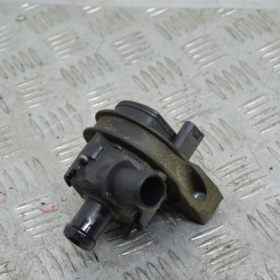 Помпа водяна 1.2 TSI Volkswagen Golf VII Passat B8 Водяний насос Фольксваген Гольф 7 Пассат б8 5C0965567A