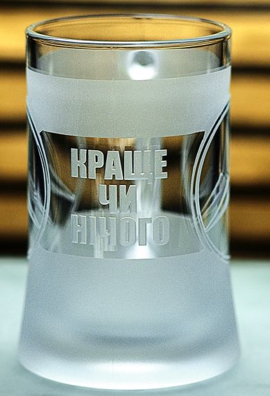 Пивний кухоль Mercedes-Benz 670 мл з гравіюванням Подарунок автолюбителю  Келих з логотипом авто Мерседес та легендарний слоган | Зображення 4