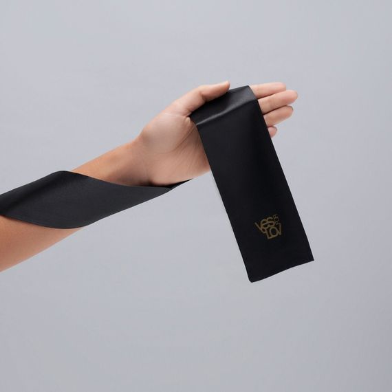 Сатинова пов’язка-стрічка на очі YESforLOV BLACK SATIN BLINDFOLD, підходить для зв’язування | Зображення 1
