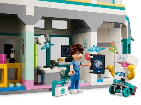 Конструктор LEGO Friends Лікарня в Хартлейк-Сіті 42621 | Зображення 8