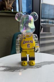 Bearbrick Bodega NBA Los Angeles Lakers  дизайнерська статуетка ведмідь Беарбрік 28 см mb022 жовта