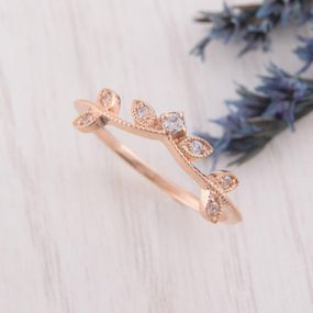 Кольцо из красного золота с фианитами 15.5