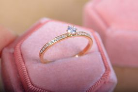 Женское кольцо из красного золота 18
