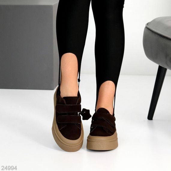 Замшеві кеди на липучках колір гіркий шоколад на потовщеній підошві | Зображення 2