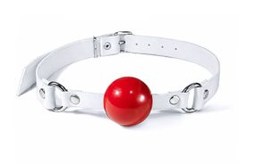 Кляп силіконовий Feral Feelings Silicon Ball Gag White/Red, білий ремінець, червона кулька