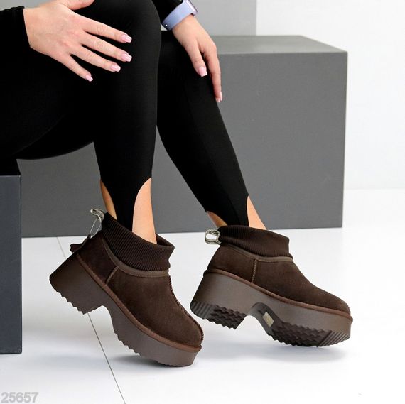 Модні замшеві уггі з манжетом на товстій підошві колір Шоколад