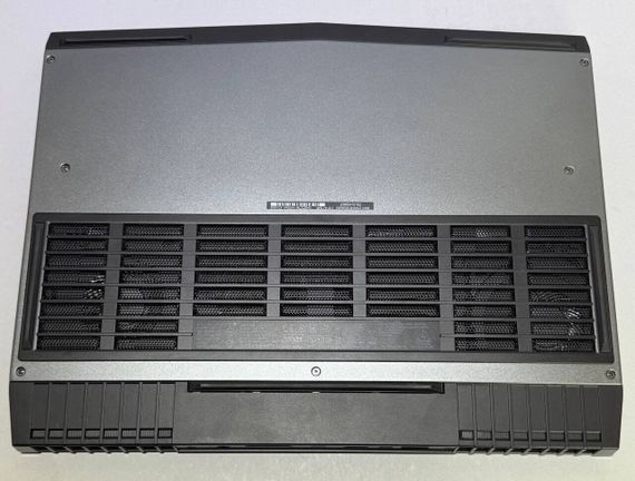 Игровой ноутбук Dell Alienware 15 R3 / 15.6" (1920x1080) IPS / Intel Core i7-7700HQ (4 (8) ядра по 2.8 - 3.8 GHz) / 32 GB DDR4 / 128 GB SSD + 128 GB SSD + 1000 GB HDD / nVidia GeForce GTX 1070, 8 GB GDDR5, 256-bit / WebCam б/у | Зображення 1